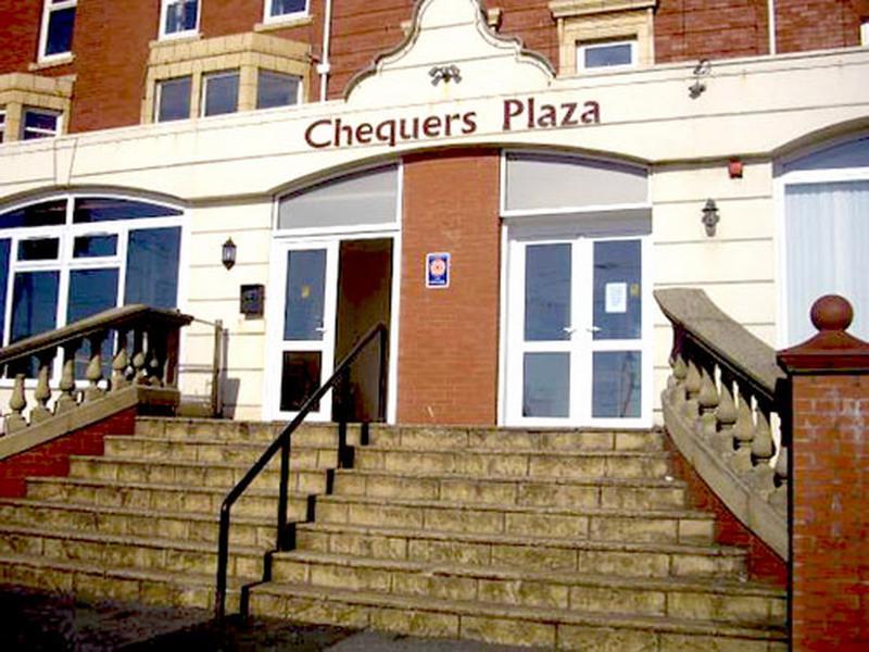 Chequers Plaza Hotel Блекпул Екстериор снимка